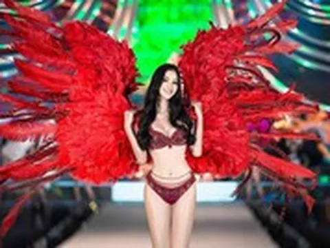 Tiểu Vy cùng thí sinh Hoa hậu Việt Nam 2020 khoe dáng gợi cảm với bikini